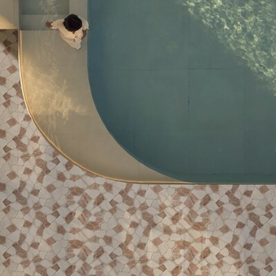 Paladiana Capucino Cream Natural Pebble Mosaics 17 3/4×17 3/4 (WSP10047) Room Scene Image