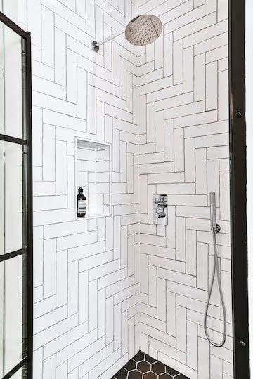 white subway tile and black grout